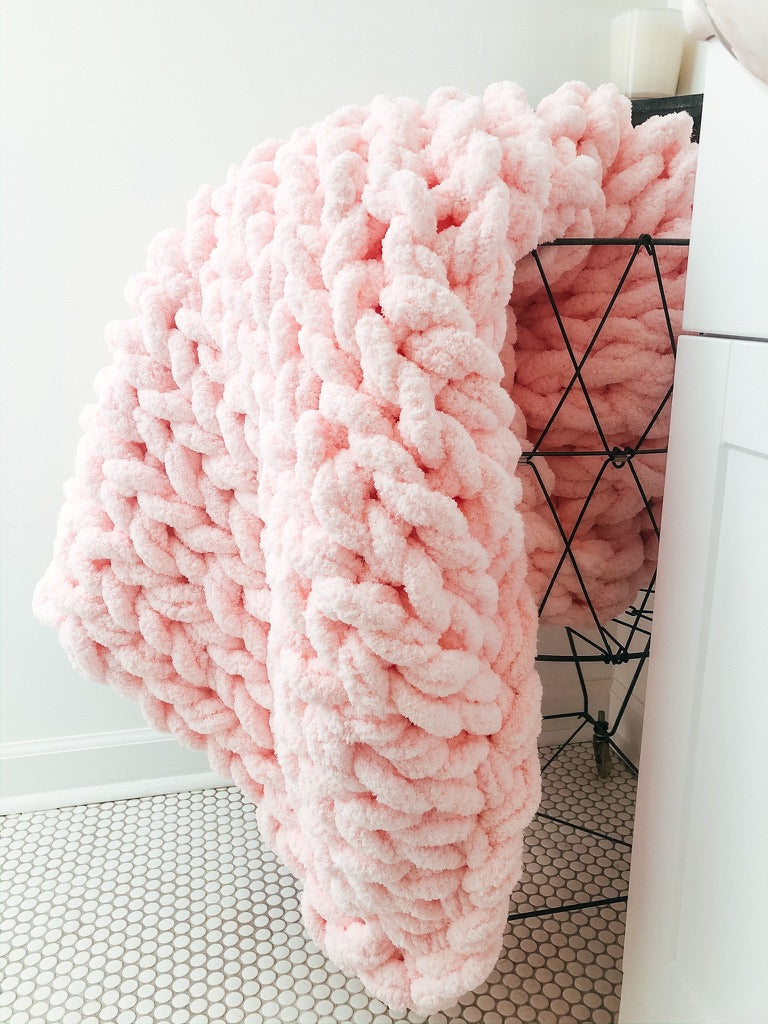 Chunky Knit Blanket in Pink