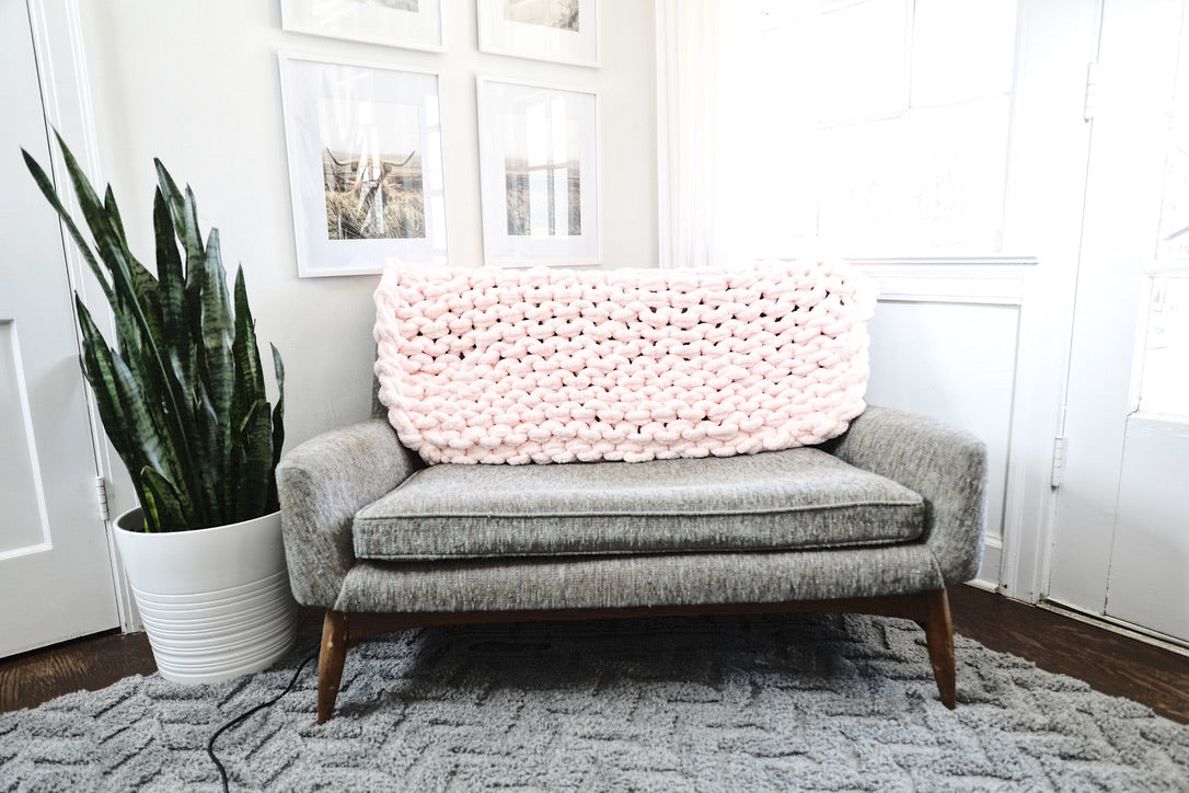Chunky Knit Blanket in Pink